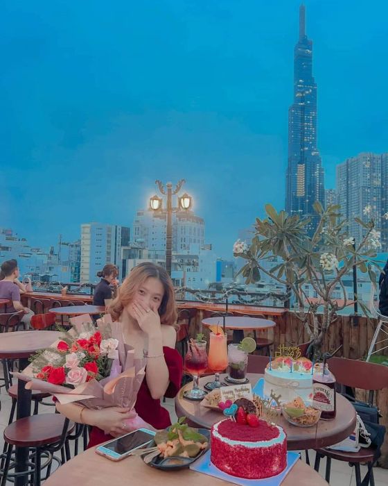 Vi Vu Rooftop - Vị Trí Độc Đáo, Phong Cách Tươi Mới