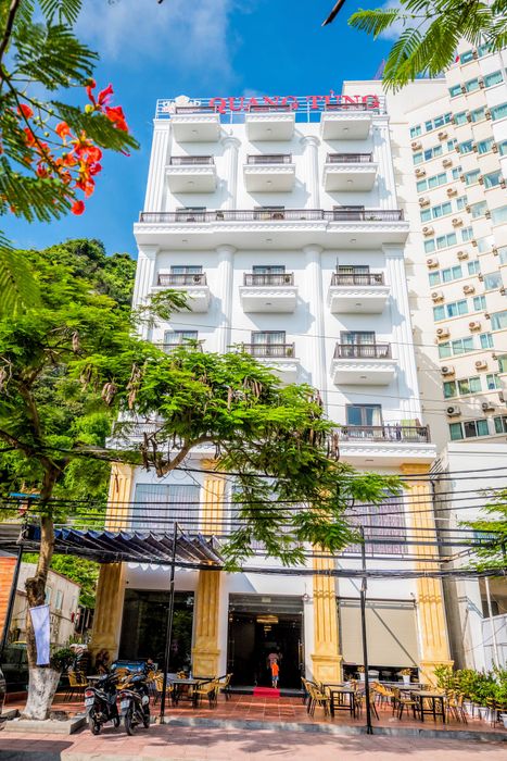 Nhà hàng hải sản sang trọng tại Khách sạn Quang Tùng