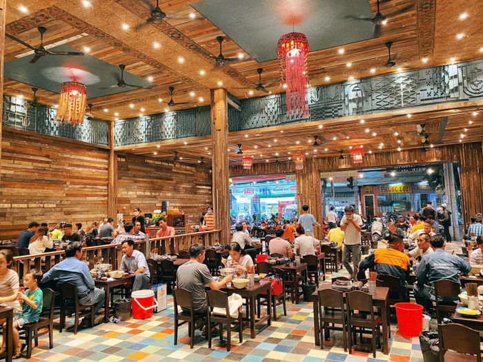 Hình ảnh nồi lẩu bò thơm ngon tại Lẩu Bò Nhà Gỗ