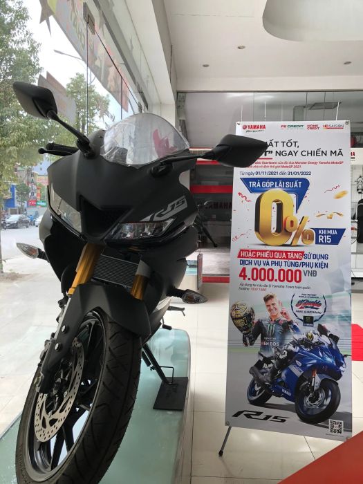 Hình ảnh đội ngũ kỹ thuật viên tay nghề cao tại Yamaha Town Vạn Phong