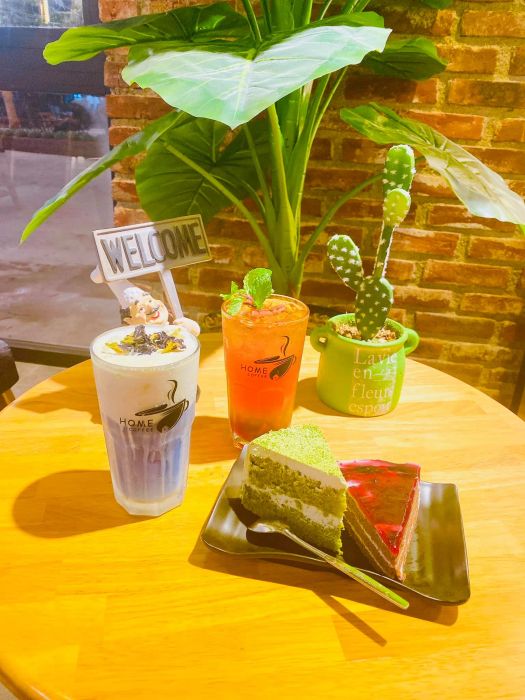 Home Coffee - Góc sống ảo xanh mát đầy mê hoặc
