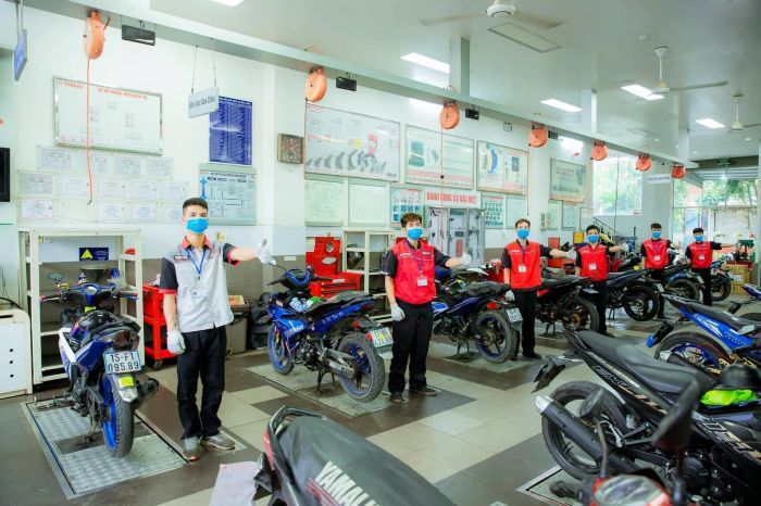 Hình ảnh đội ngũ kỹ thuật viên chuyên nghiệp tại Yamaha Tiến Phát HP