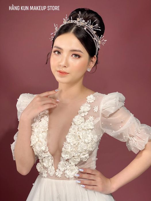 Áo cưới Hằng Kun – Hình ảnh 3 lung linh rạng ngời