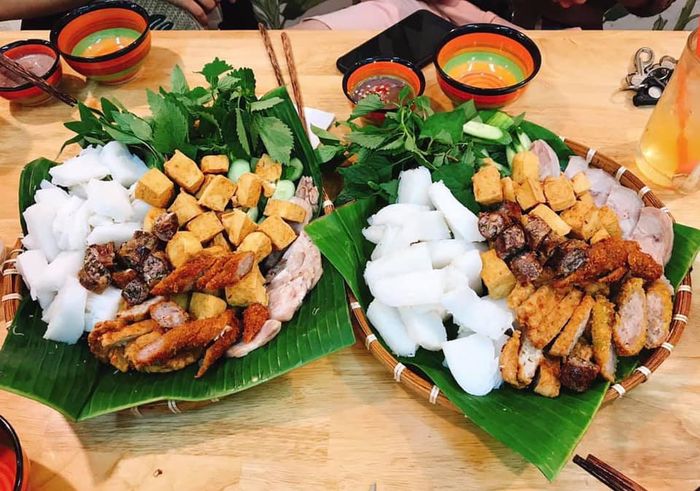 Bún Đậu Mắm Tôm Chí Phèo - Nghệ thuật trình bày mẹt bún đậu truyền thống (Ảnh 1)