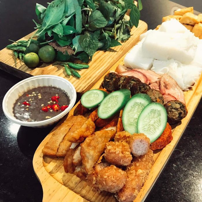 Không gian ấn tượng tại Bún Đậu Mắm Tôm Mạc Văn Khoa