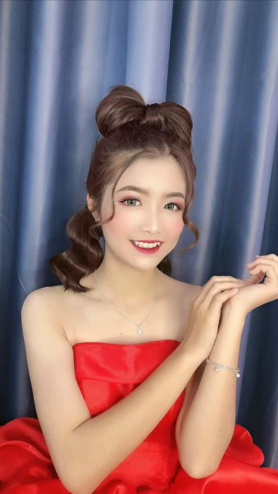 Khoảnh khắc tỏa sáng cùng Makeup Hồng Vấn