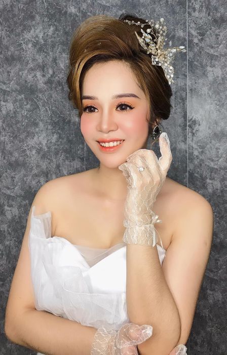 Áo Cưới Hiếu Nguyễn – Hình ảnh 2, tôn vinh vẻ đẹp thanh lịch và duyên dáng của cô dâu.