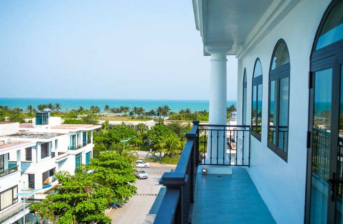 Ảnh 3: Tiện nghi hiện đại và view đẹp tại Galvin Hotel