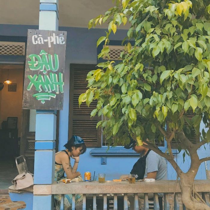 Góc thưởng thức ấm cúng tại Tiệm Cà phê Đậu Xanh