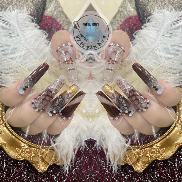 Lan Anh Nail – Ảnh thứ hai ghi lại khoảnh khắc tinh tế của nghệ thuật vẽ móng