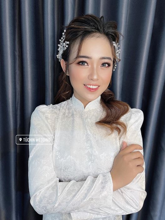 Tú Chin makeup – Hình ảnh 2, toát lên vẻ thanh nhã và trẻ trung của cô dâu trong ngày vui.