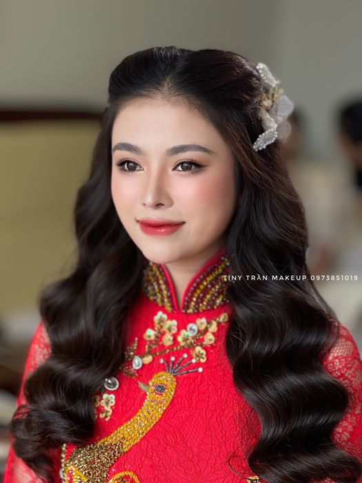 Vẻ đẹp hoàn hảo được tạo nên bởi Tiny Makeup & Studio