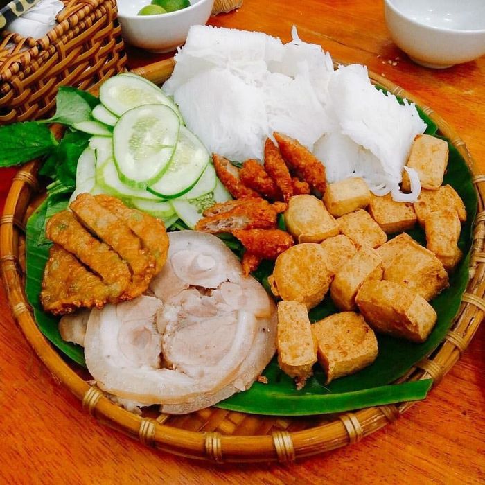 Tiến Hải Quán - Không gian ấm cúng với hương vị bún đậu truyền thống (Ảnh 2)