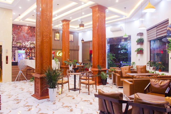 Ảnh 2: Khung cảnh ấn tượng tại Kings & Queens Hotel Sầm Sơn