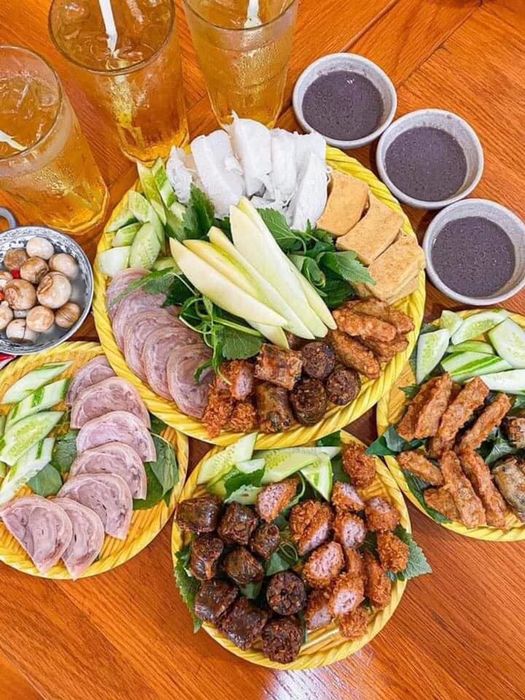 Đệ nhất Quán - Nghệ thuật trình bày mẹt bún đậu đầy màu sắc (Ảnh 3)