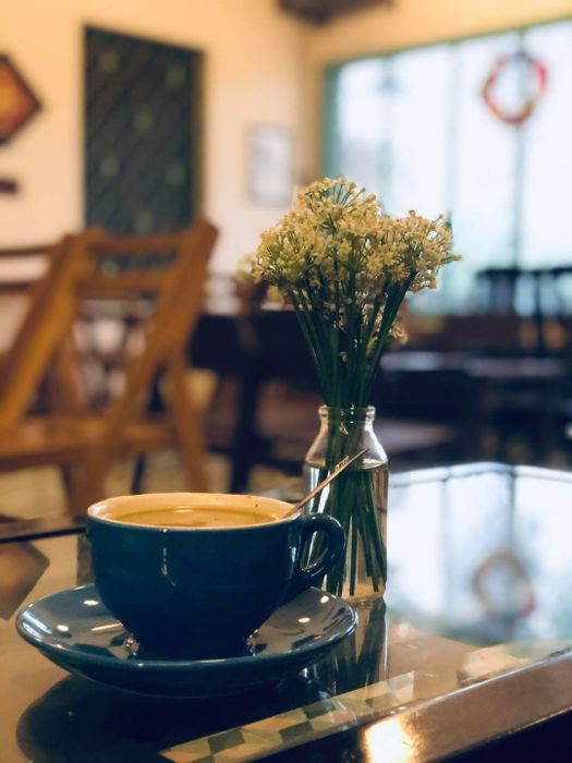 Hue Cafe Roastery - Góc ban công 'sống ảo' triệu like