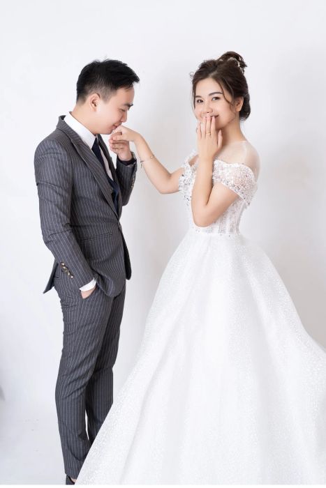 Hoàng Yến Studio - Khoảnh khắc tình đầu lưu giữ