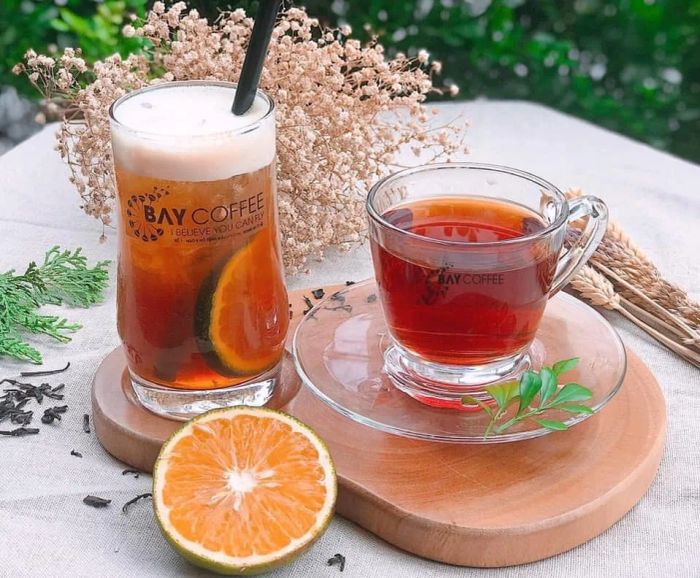 Không gian xanh mát đầy nghệ thuật tại BAY Coffee