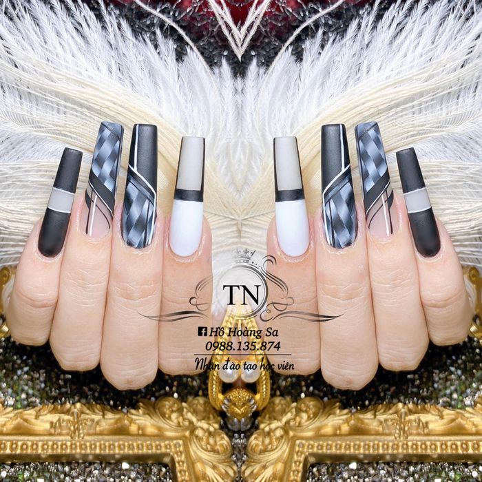 Nail Thảo Nguyên (Hồ Hoàng Sa) – Ảnh thứ hai ghi dấu nét đẹp thanh lịch, cá tính