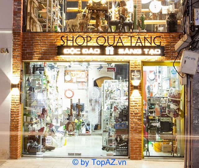 Cửa hàng quà lưu niệm tại TPHCM