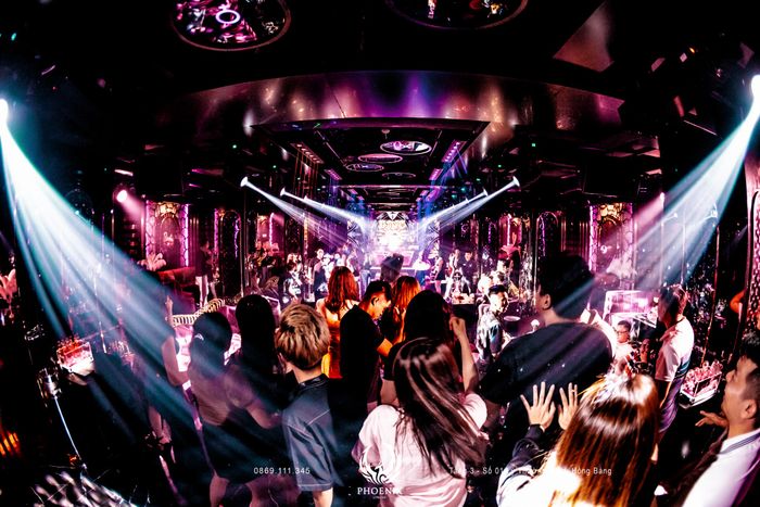 Hình ảnh Phoenix Lounge - góc quầy bar hiện đại