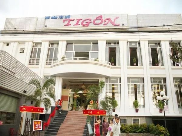 Không gian tiệc cưới sang trọng tại Tigôn