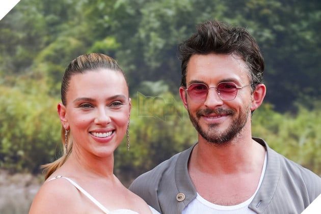 Cặp đôi Jonathan Bailey và Scarlett Johansson