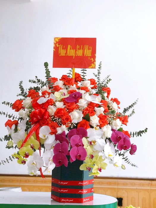 Không gian trưng bày đầy màu sắc tại Shop Hoa Tươi 1991
