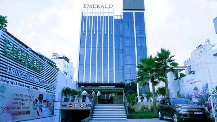 Không gian tiệc cưới sang trọng tại Emerald