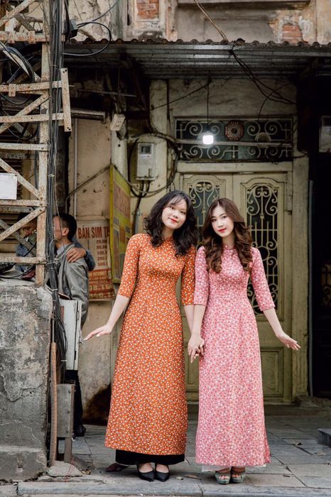THE JOVIAL STUDIO - nơi hội tụ những mẫu áo dài với thiết kế độc đáo, được chăm chút tỉ mỉ để làm nổi bật vẻ đẹp của bạn.