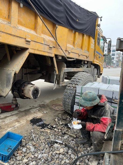 Cứu Hộ Lốp Và Sửa Chữa Xe Ô Tô Vinh Nghệ An ảnh 2