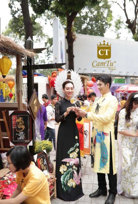 Hình ảnh bộ sưu tập áo dài cưới lộng lẫy tại Cẩm Tú