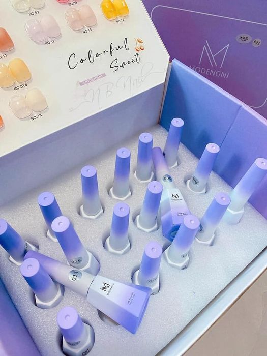 Không gian trưng bày đầy màu sắc tại Phụ Kiện Nail NB