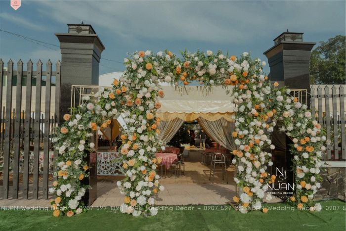 Hình ảnh không gian tiệc cưới được thiết kế bởi Nuan Wedding Decor
