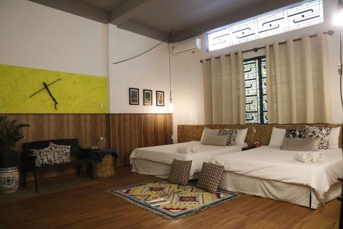 Domino Homestay - Hình ảnh 2: Không gian tĩnh lặng, đầy cây cối xanh mát, mang đến sự bình yên giữa lòng Sài Gòn.