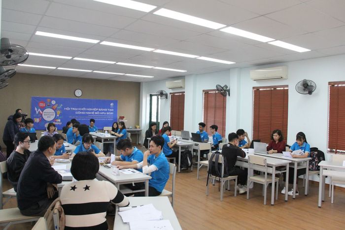 Khuôn viên hiện đại của Đại học Quản lý và Công nghệ Hải Phòng - góc nhìn mới