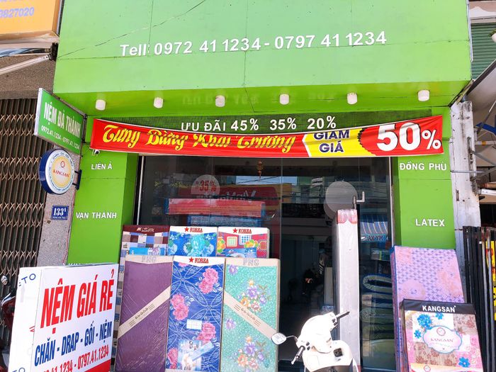Không gian trưng bày nệm cao cấp tại showroom Đà Thành
