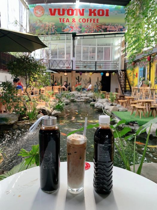 Góc thư giãn lãng mạn bên hồ cá Koi