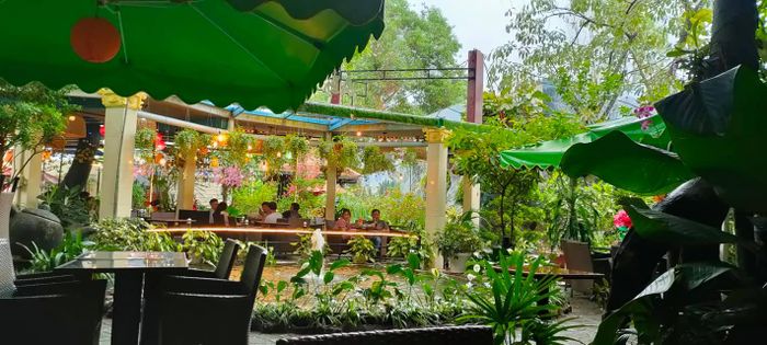 Không gian xanh mát đầy nghệ thuật tại Cà phê Ngọc Hà