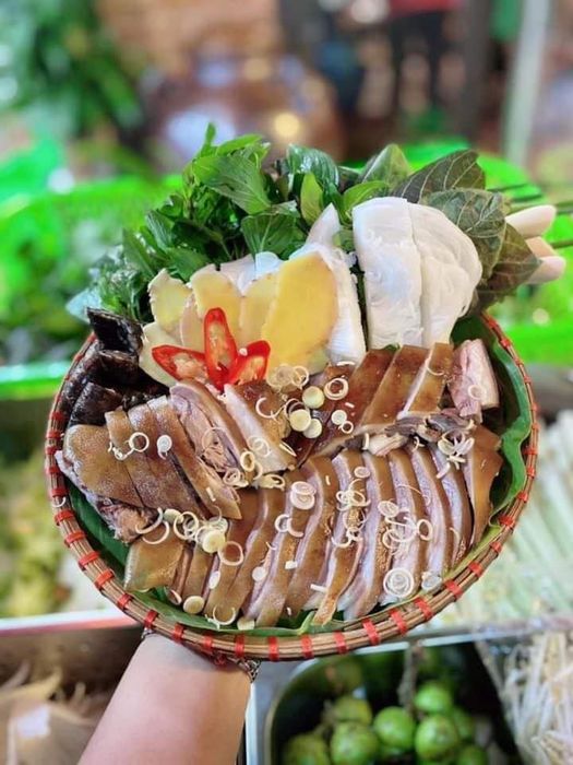 Món ăn tại nhà hàng - Hình ảnh 1