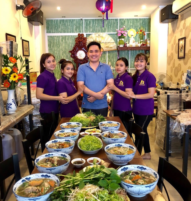 Hình ảnh tô bún bò Mụ Quyên thơm ngon đầy đặn