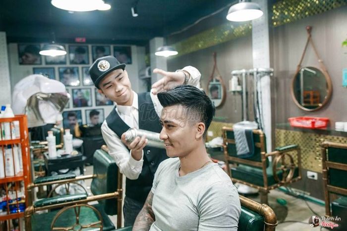 Không gian hiện đại và quy trình chăm sóc chuyên nghiệp tại 3Man Hair Salon