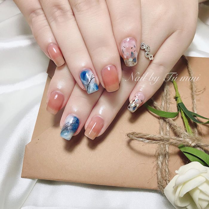 Không gian sáng tạo và những mẫu nail ấn tượng tại Tú Mini Nail