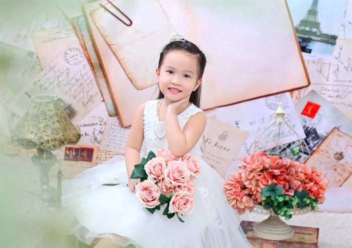 Khoảnh khắc vàng của bé được Care Studio chụp lại
