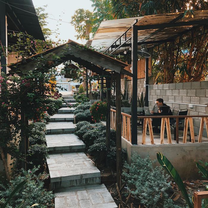 Góc sống ảo đầy nghệ thuật tại Tiệm Cà Phê Domini