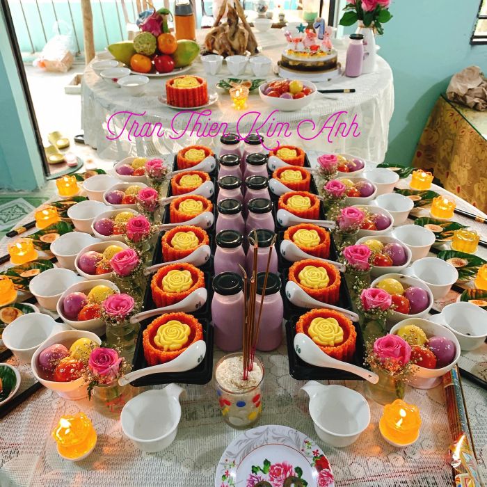 Hình ảnh mâm cúng thôi nôi của Trần Thiên Kim Anh