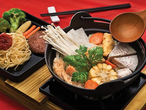 Hình ảnh tô hủ tiếu chay đầy màu sắc tại Hồ Chay