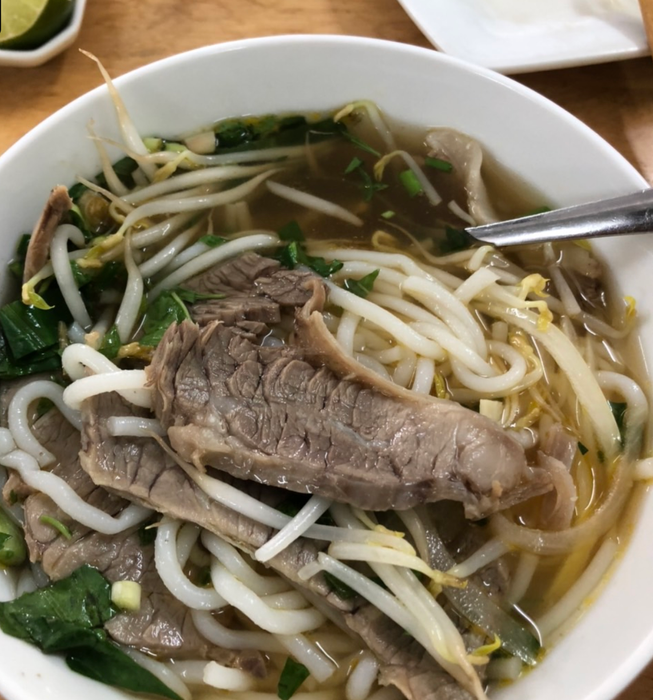 Hình ảnh tô bún bò Huế Bến Ngự thơm ngon chuẩn vị