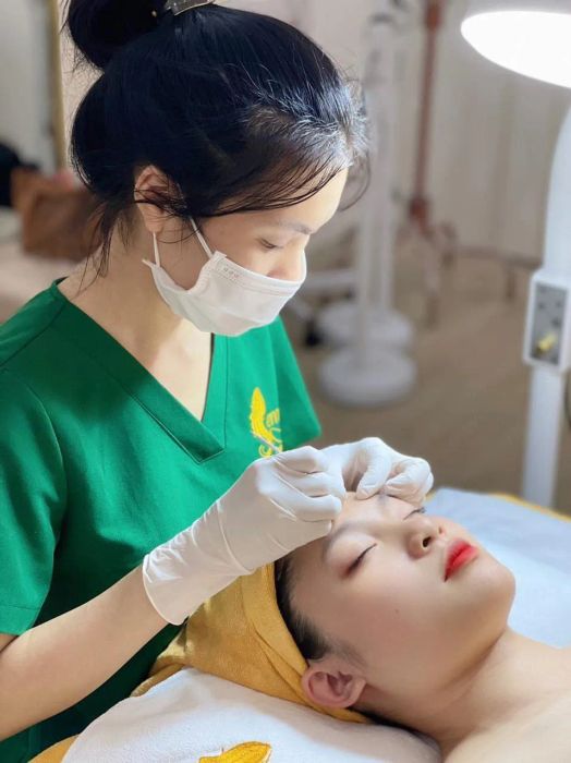 Không gian hiện đại và chuyên nghiệp tại Thẩm Mỹ Emmy Huế
