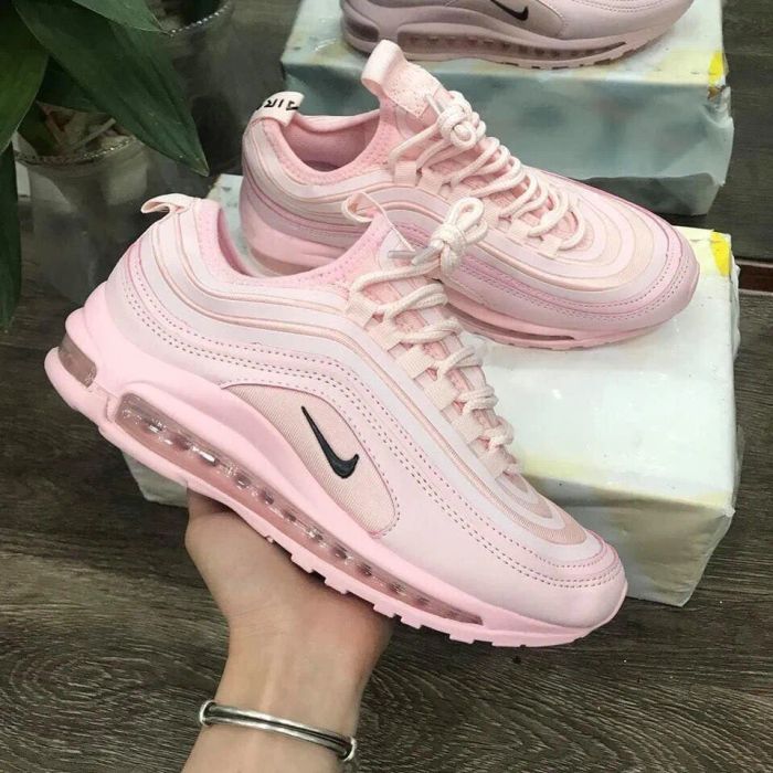 Hình ảnh gian hàng Hẻm Shoes đầy ấn tượng